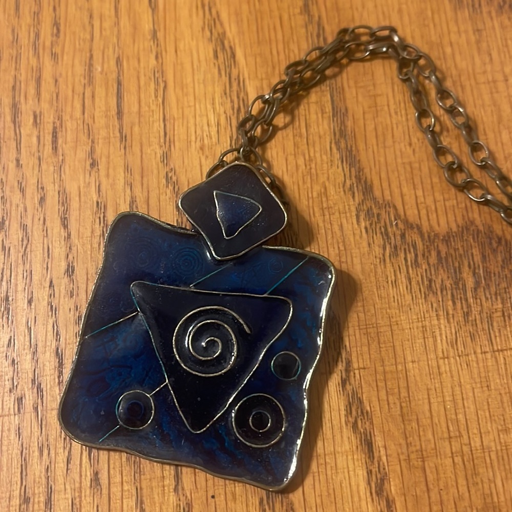 Beautiful 2x2 pendant and chain. Black with gloss blue design.